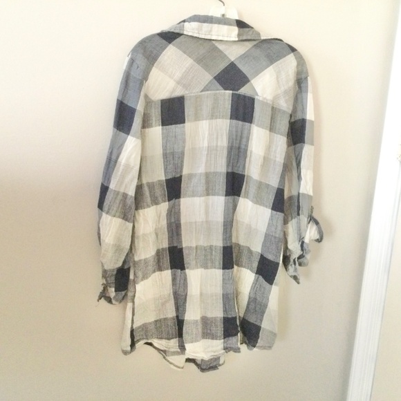 Black and White Plaid Button Down Blouse, Medium Juniors, In Style - Picture 3 of 5